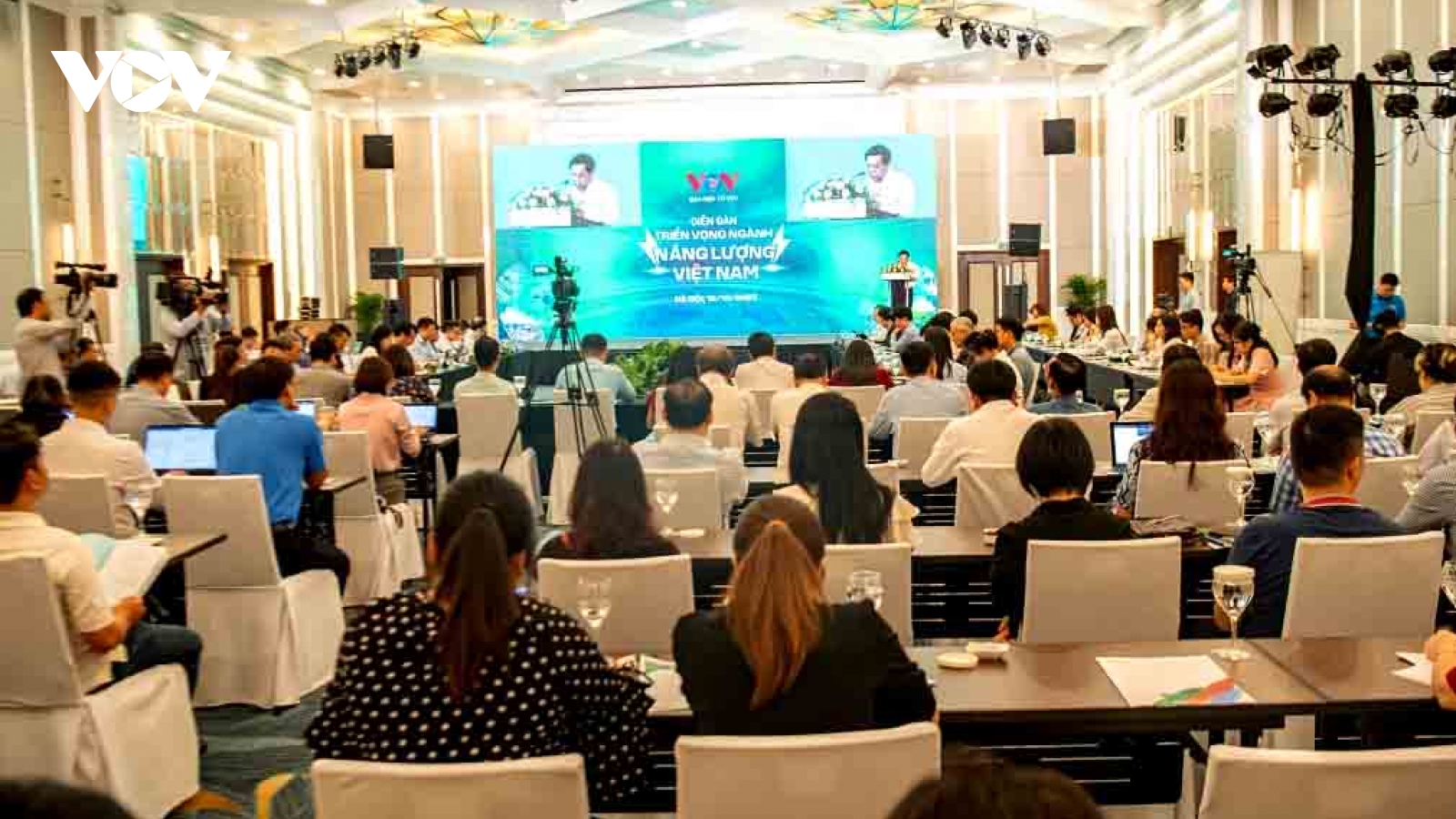 Hanoi forum seeks to develop energy industry, ensure energy security